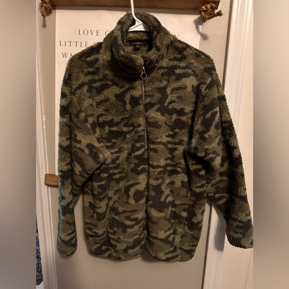 Express camo pullover